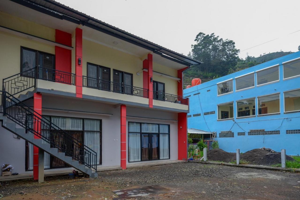Reddoorz @ Gerbang Dieng Plateau Area Вонособо Экстерьер фото