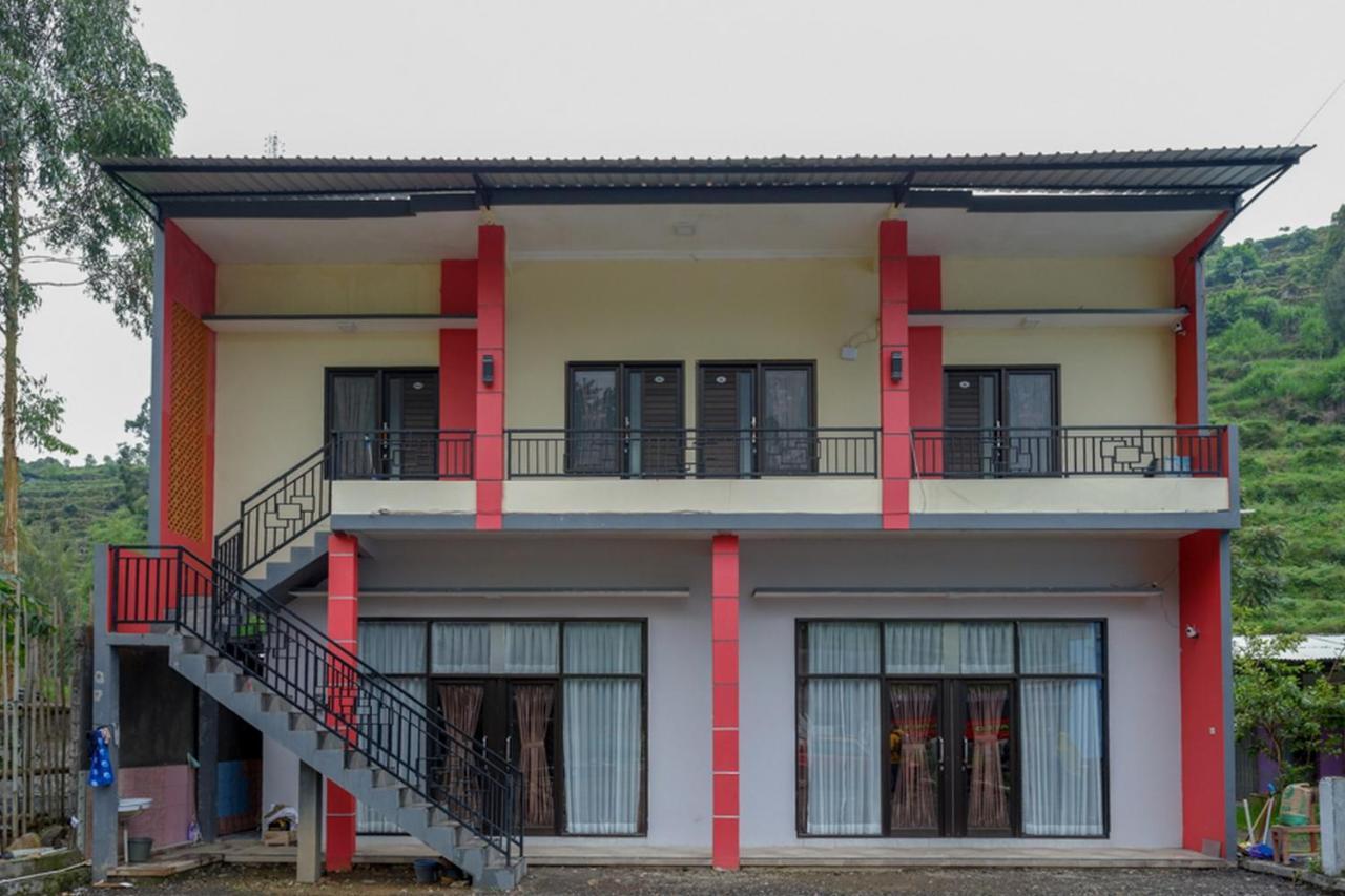 Reddoorz @ Gerbang Dieng Plateau Area Вонособо Экстерьер фото