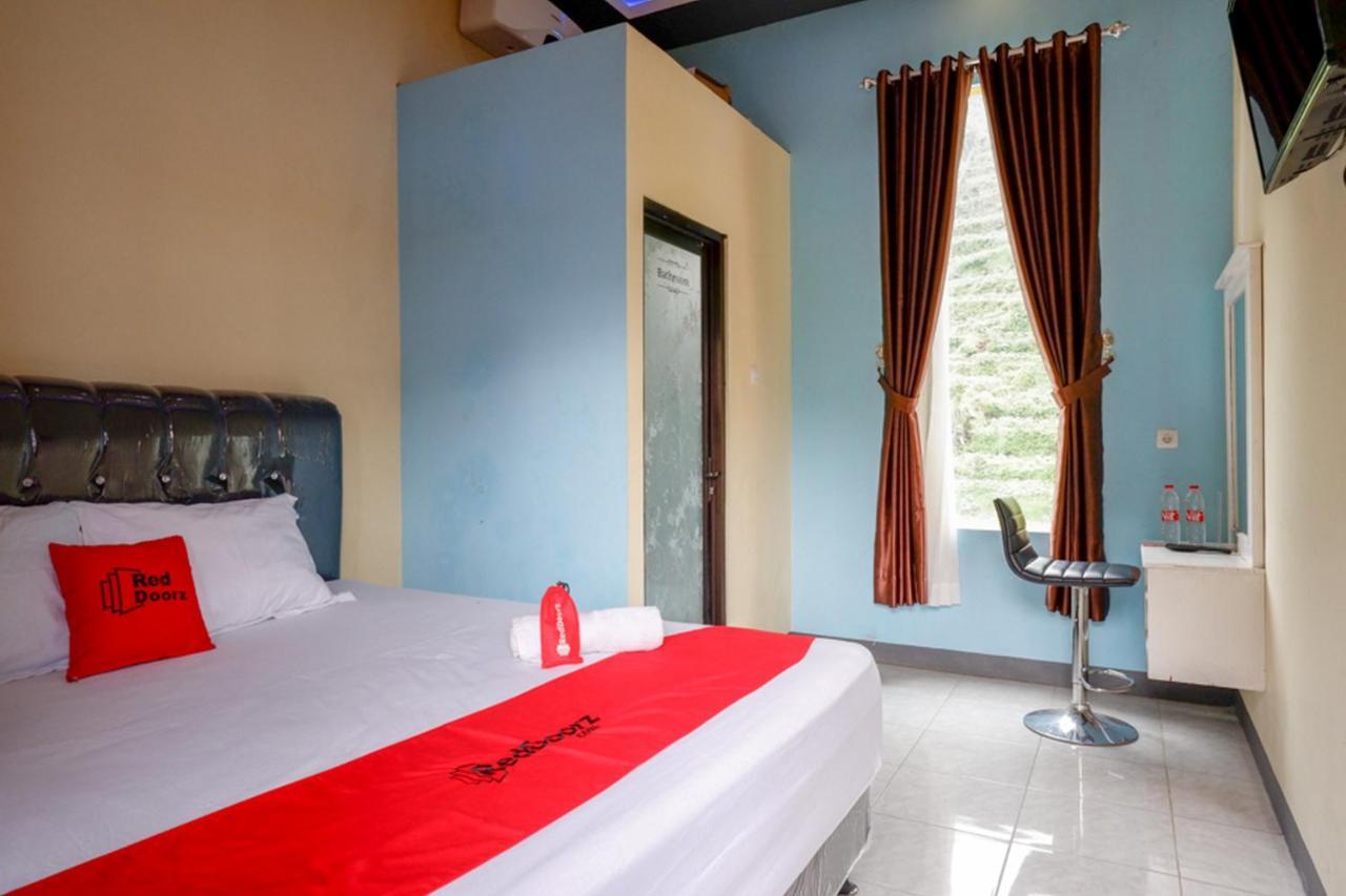Reddoorz @ Gerbang Dieng Plateau Area Вонособо Экстерьер фото